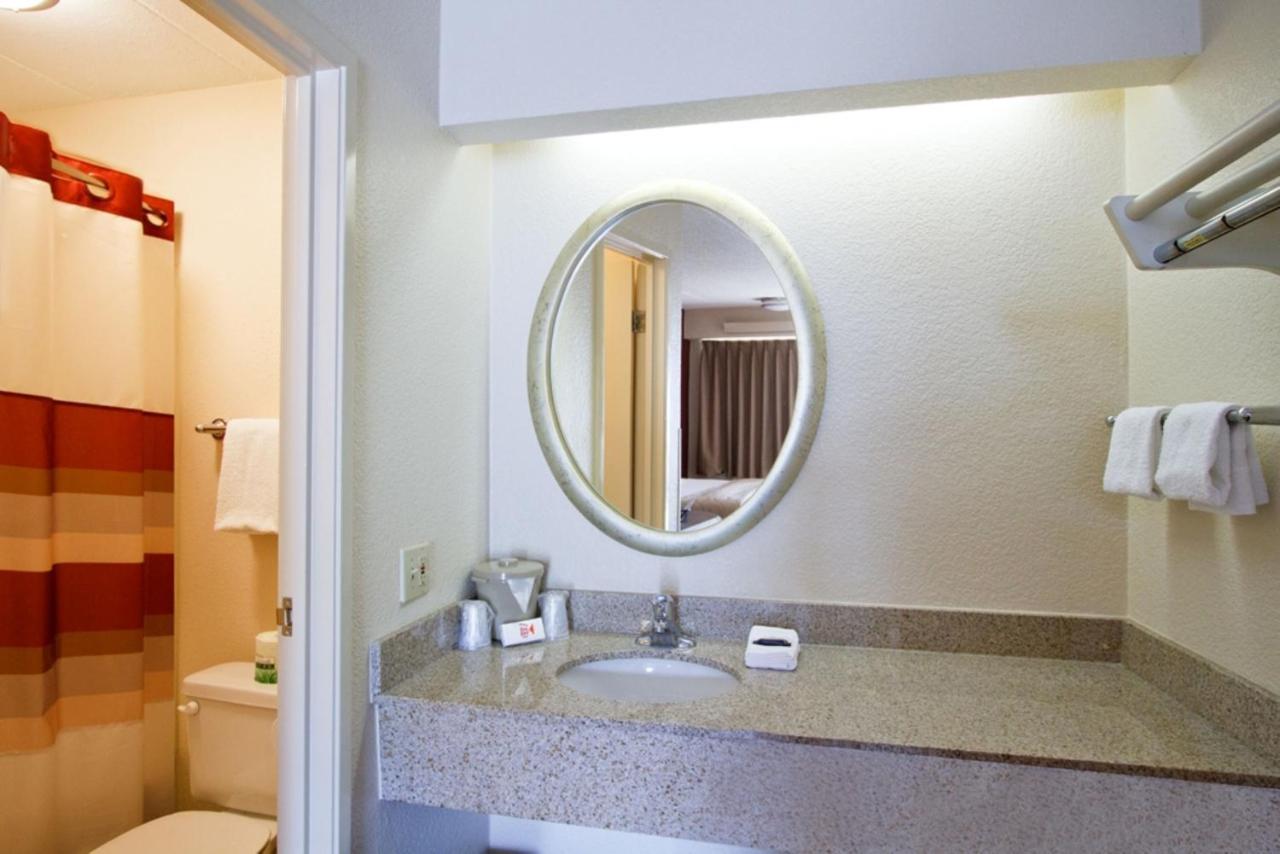 Red Roof Inn Charleston West - Hurricane, Wv Teays Valley Экстерьер фото