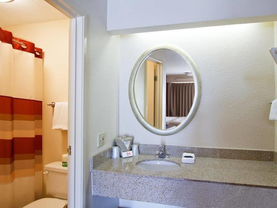 Red Roof Inn Charleston West - Hurricane, Wv Teays Valley Экстерьер фото